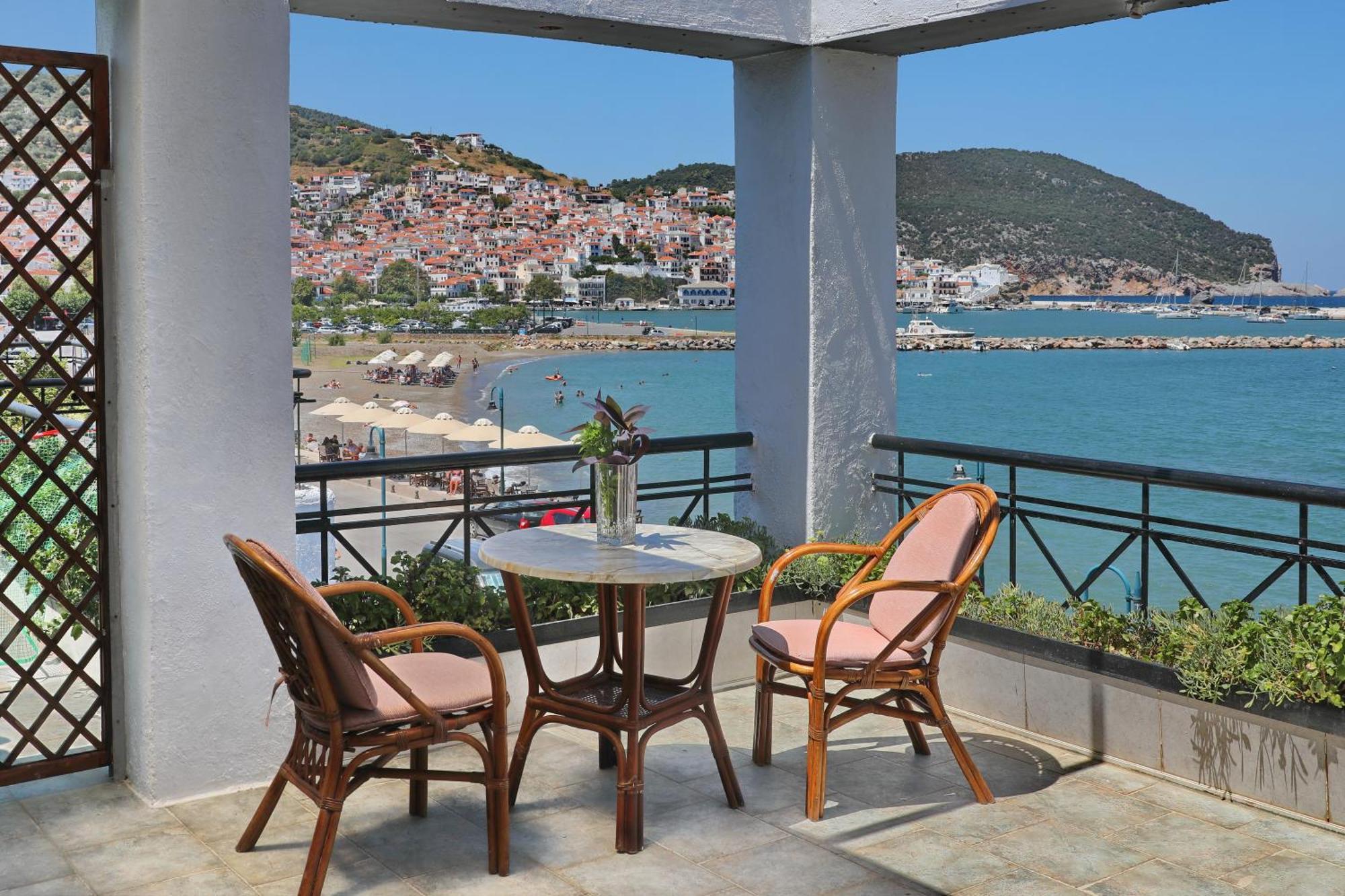 Mamma Mia Hotel สโกเปลอสทาวน์ ภายนอก รูปภาพ