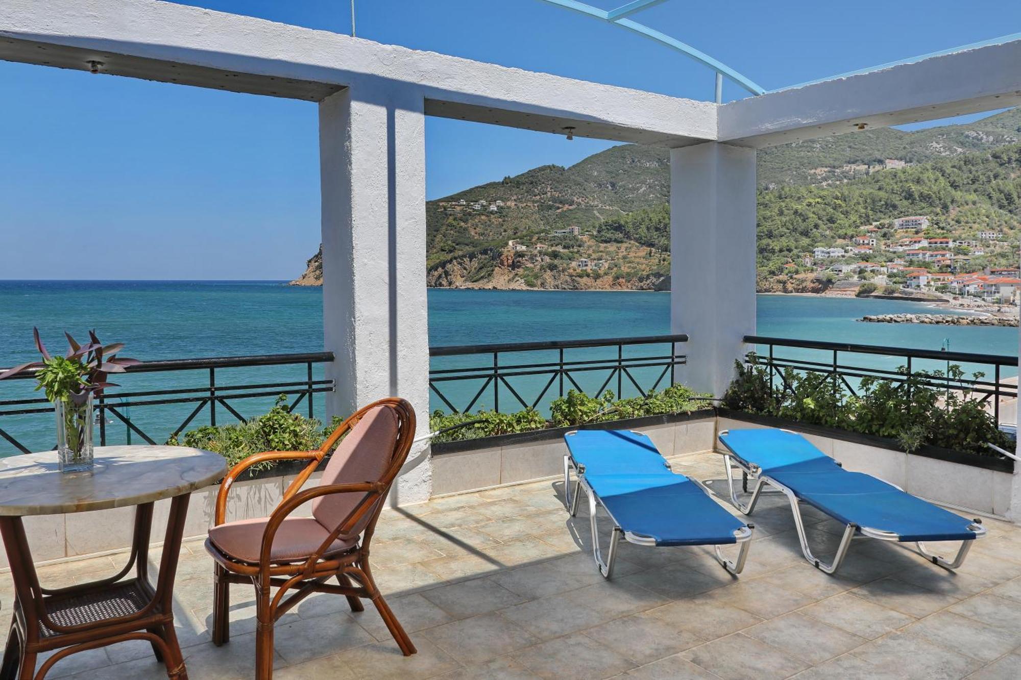 Mamma Mia Hotel สโกเปลอสทาวน์ ภายนอก รูปภาพ