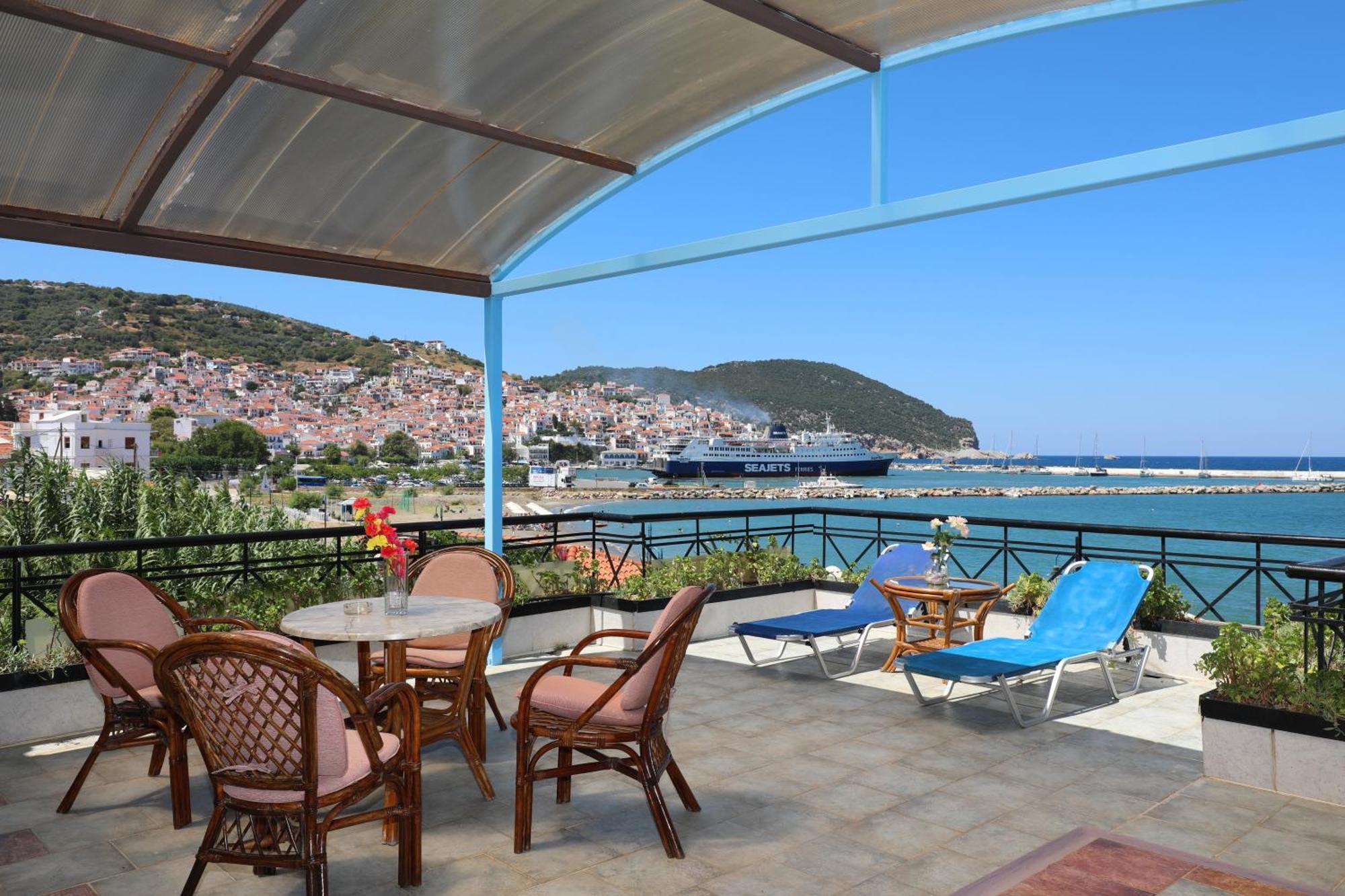 Mamma Mia Hotel สโกเปลอสทาวน์ ภายนอก รูปภาพ