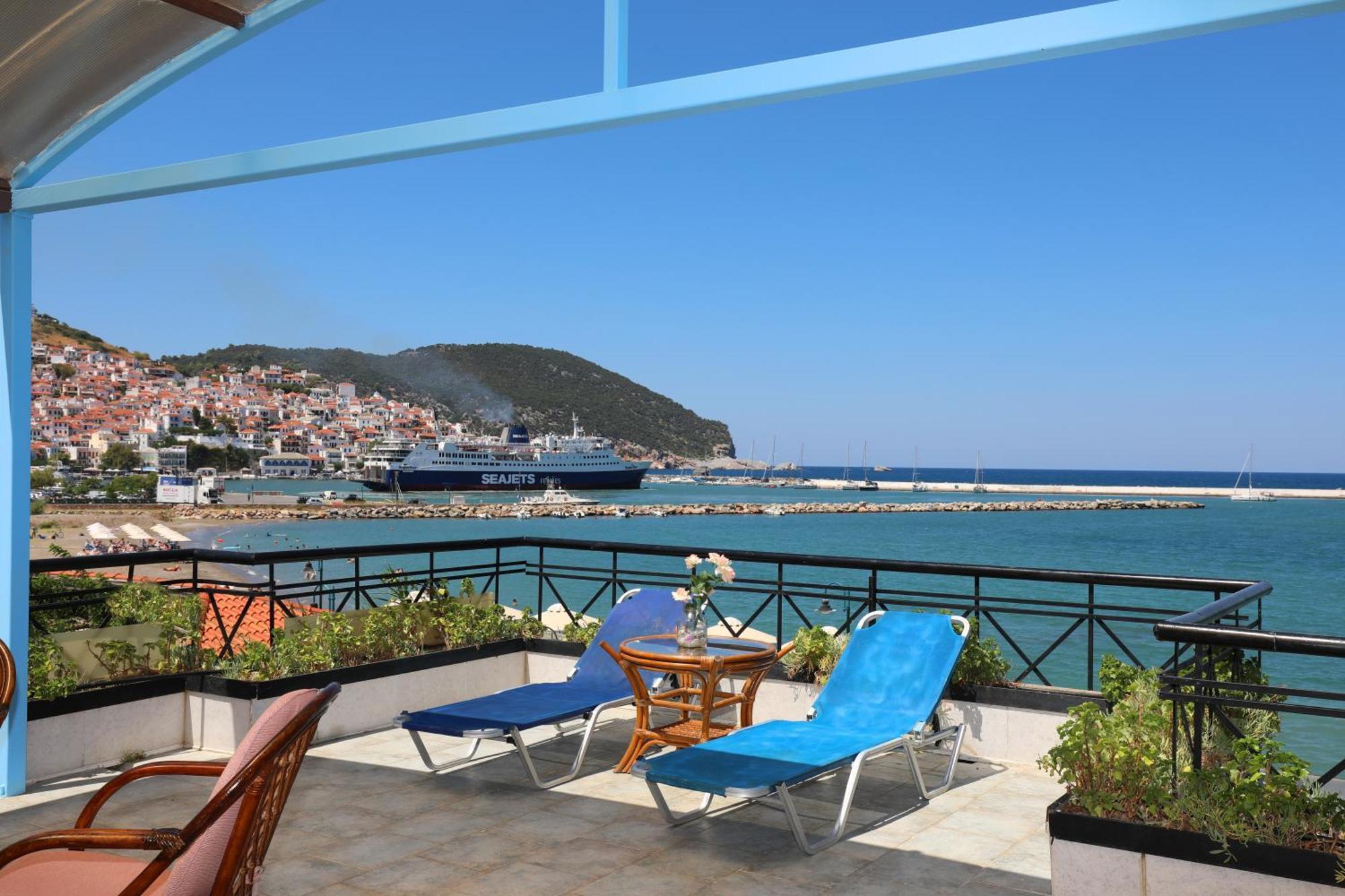 Mamma Mia Hotel สโกเปลอสทาวน์ ภายนอก รูปภาพ