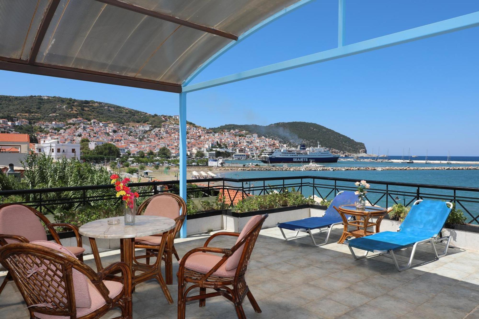Mamma Mia Hotel สโกเปลอสทาวน์ ภายนอก รูปภาพ