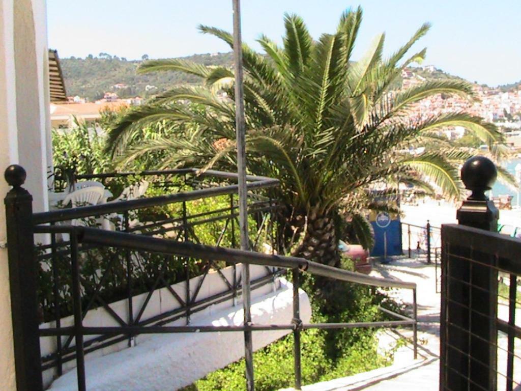 Mamma Mia Hotel สโกเปลอสทาวน์ ภายนอก รูปภาพ