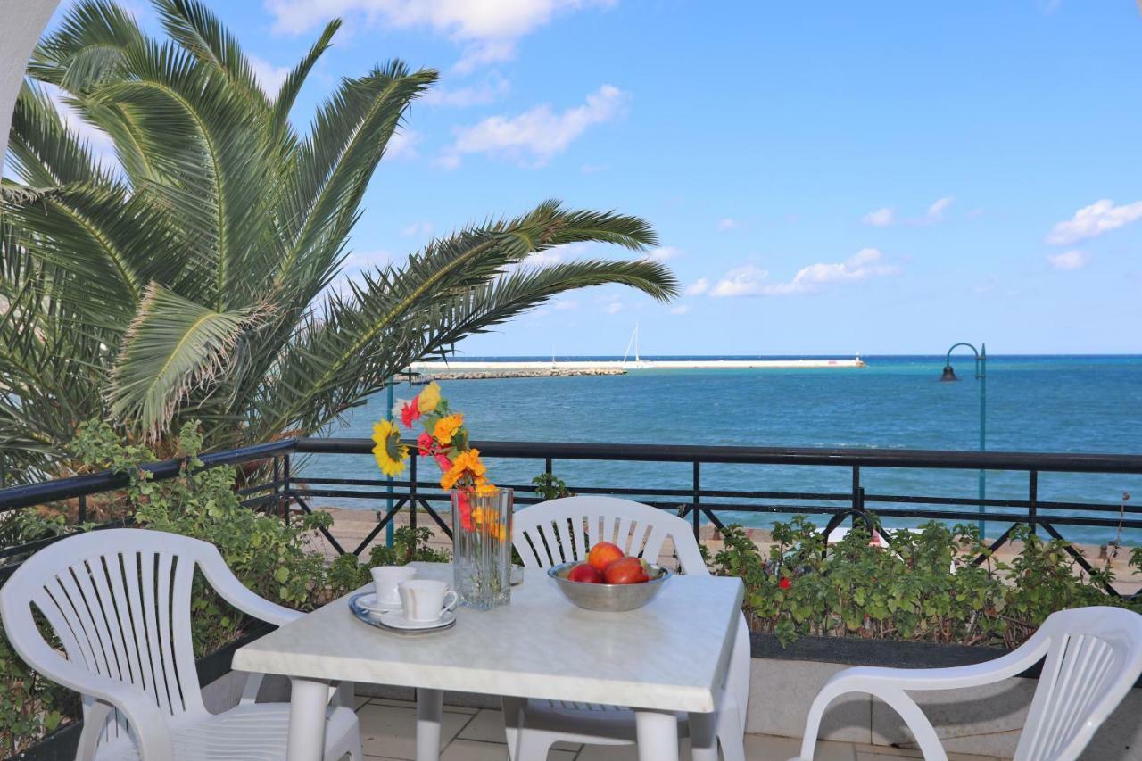 Mamma Mia Hotel สโกเปลอสทาวน์ ภายนอก รูปภาพ