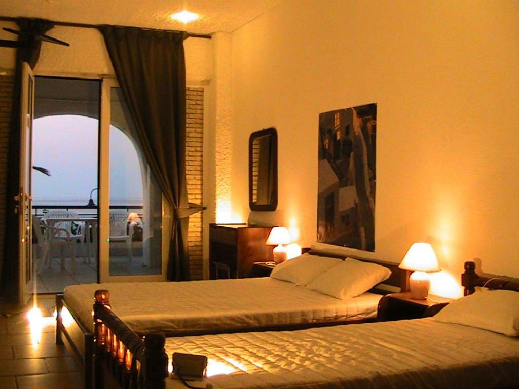 Mamma Mia Hotel สโกเปลอสทาวน์ ภายนอก รูปภาพ