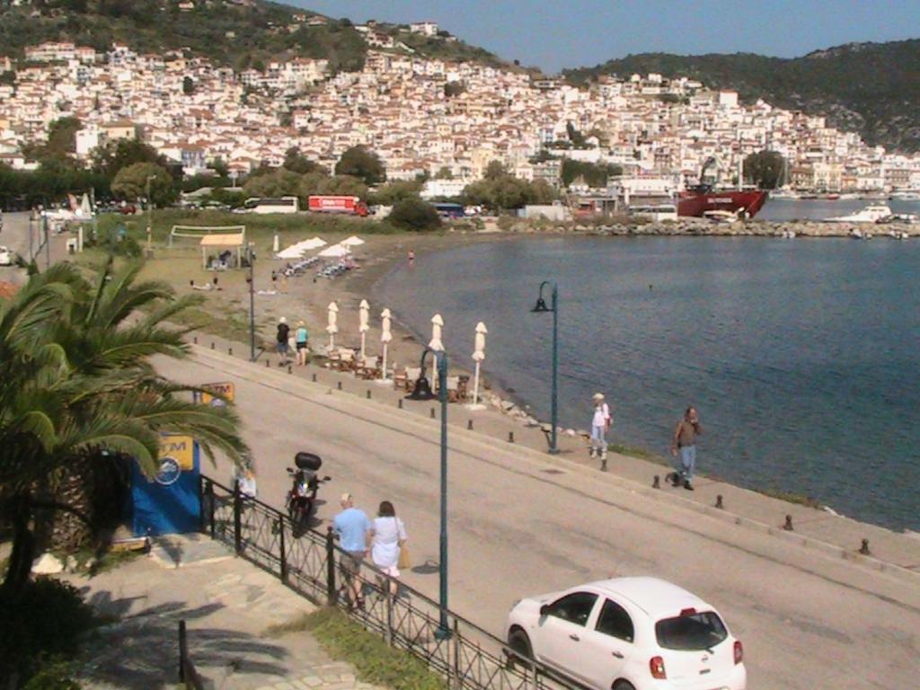 Mamma Mia Hotel สโกเปลอสทาวน์ ภายนอก รูปภาพ