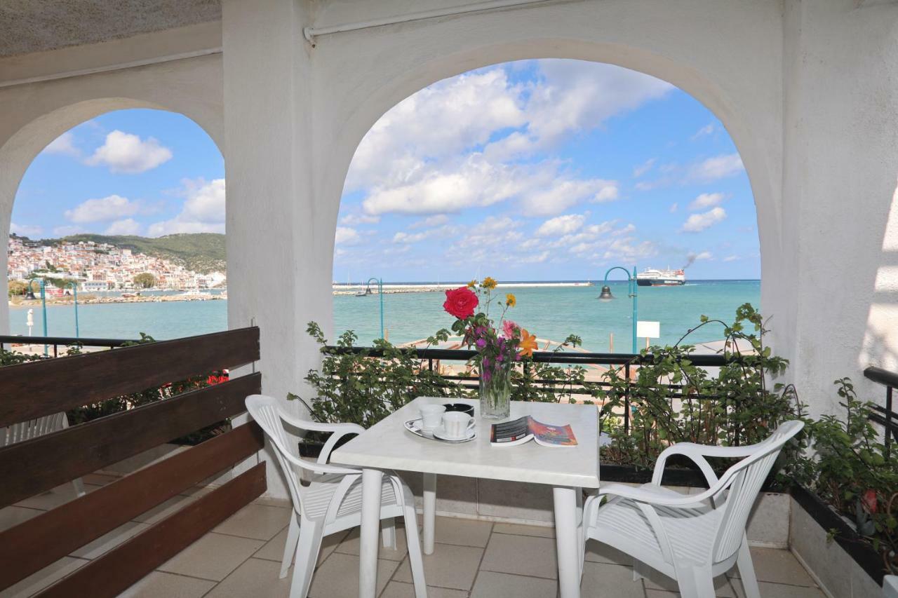 Mamma Mia Hotel สโกเปลอสทาวน์ ภายนอก รูปภาพ