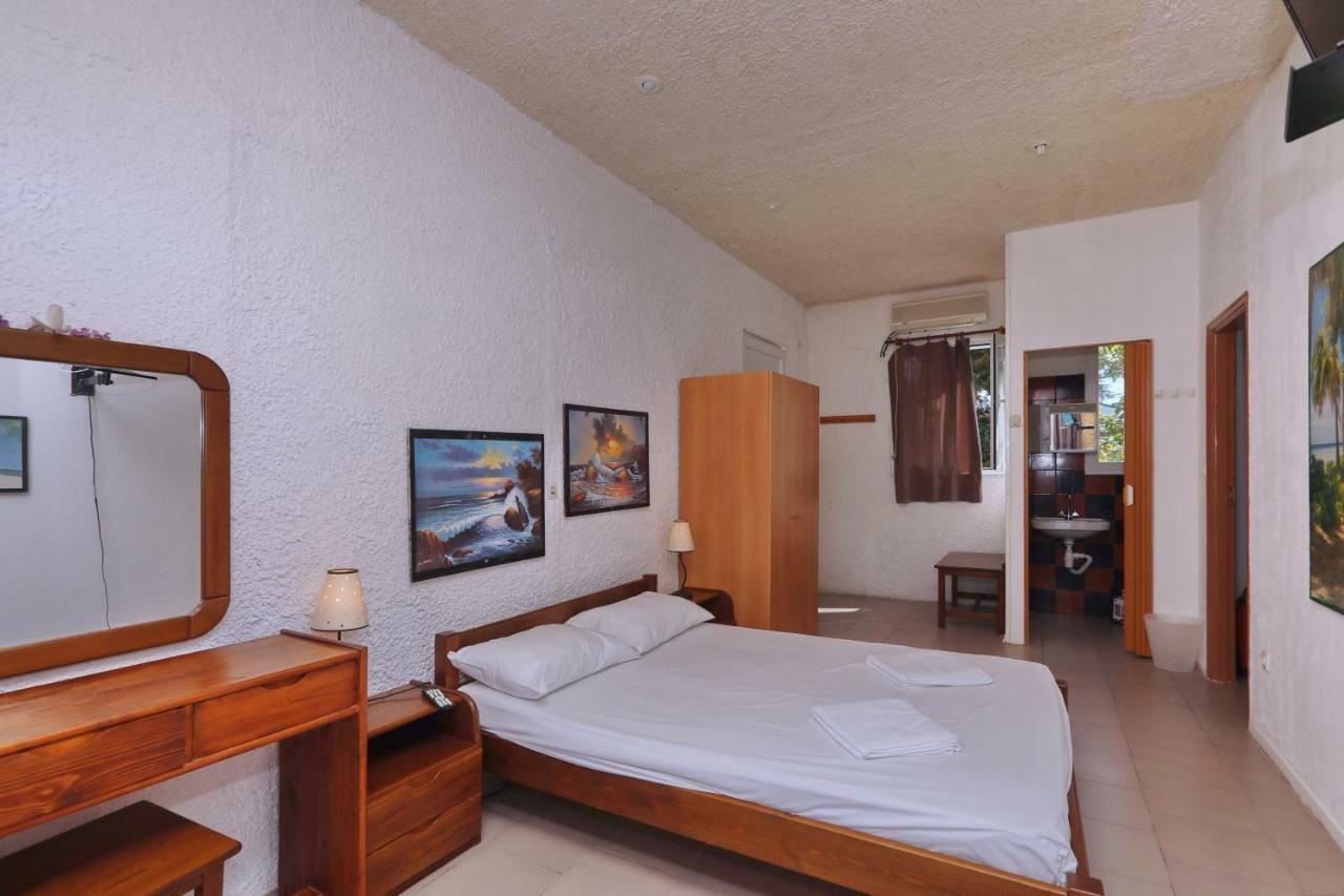 Mamma Mia Hotel สโกเปลอสทาวน์ ภายนอก รูปภาพ